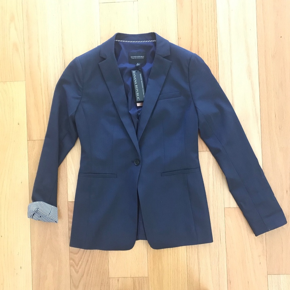 NWT Banana Republic Navy Blazer with Pinstripe Cuffs and REAL POCKETS